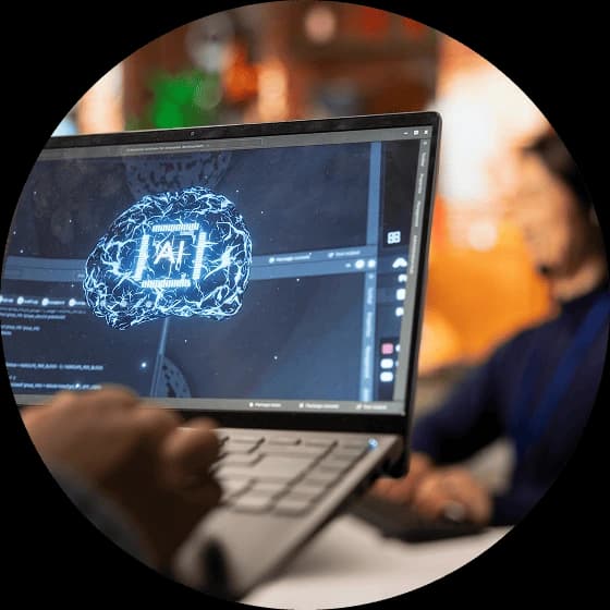 Pantalla con inteligencia artificial aplicada en contexto empresarial